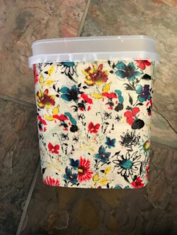 Countertop composting container