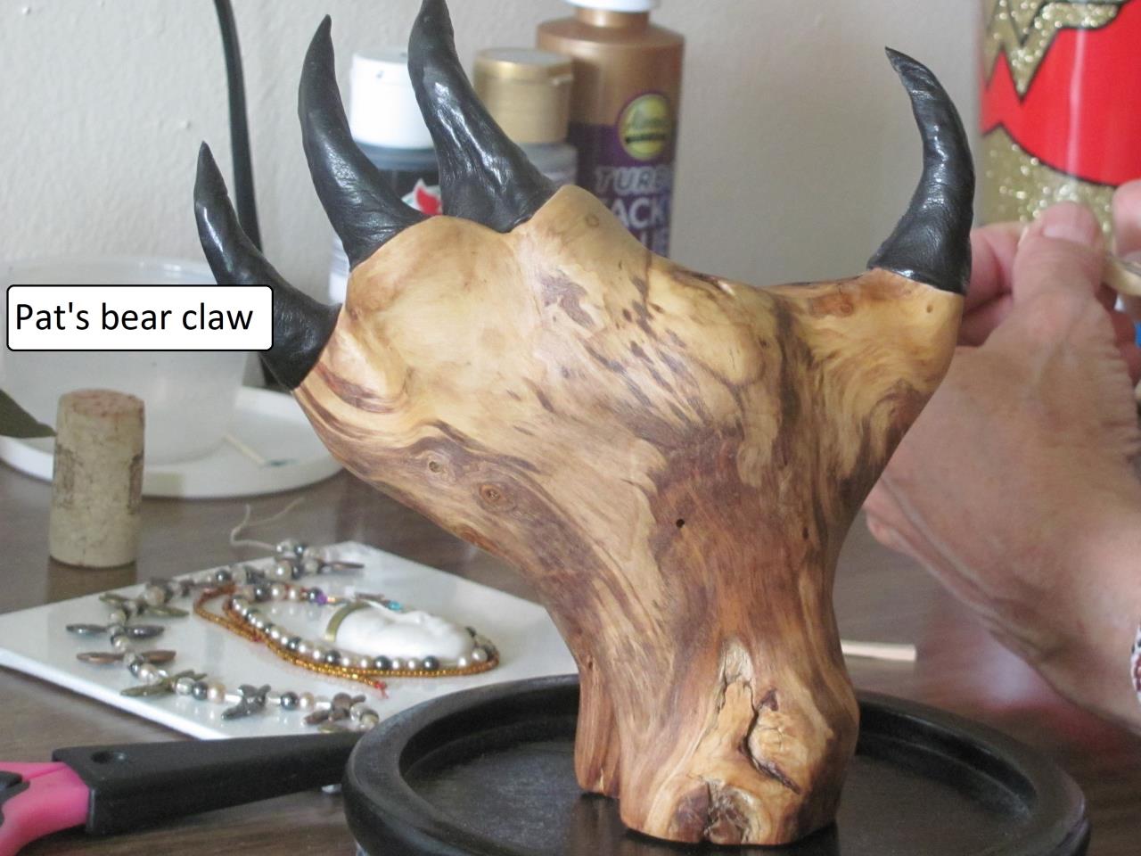 pat with Claw Carving