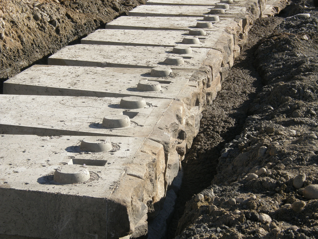 Resilient St. Vrain row of blocks of retaining wall