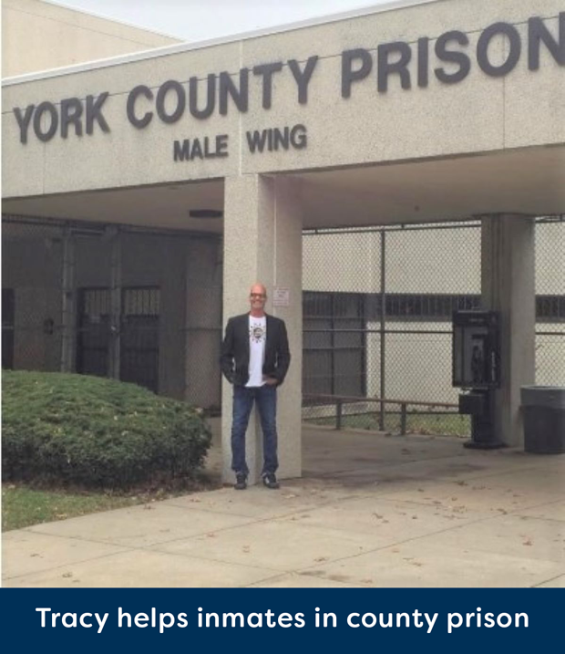 tracy-helps-inmates_620X717