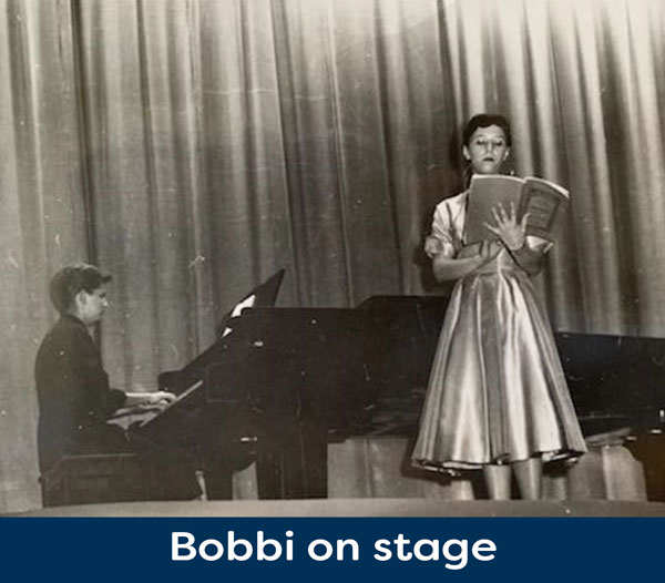 6_Bobbi-on-stage_600X526