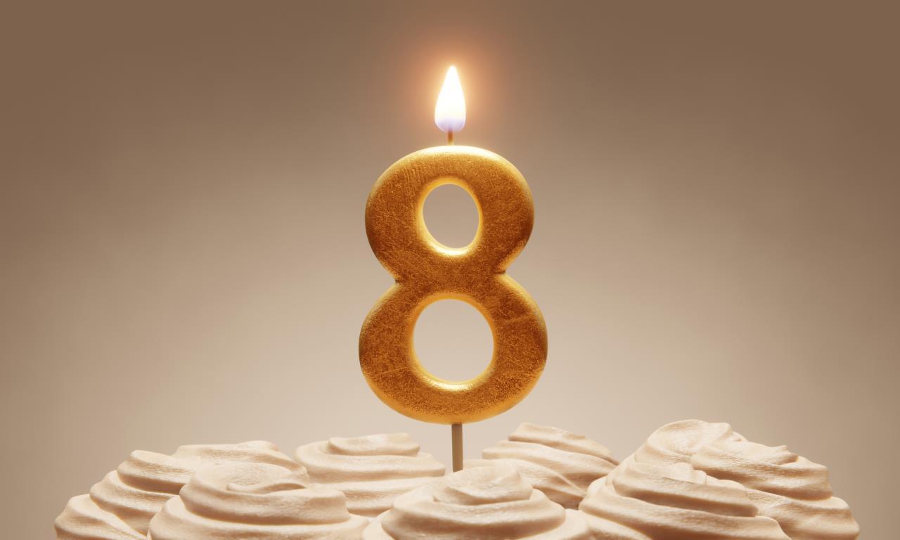 8-shaped Candle on Cake