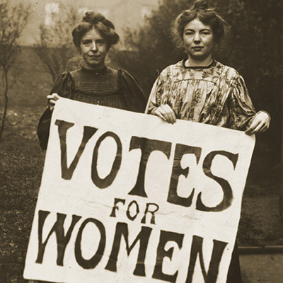 Picture of women's suffrage activitists in the early 1900s