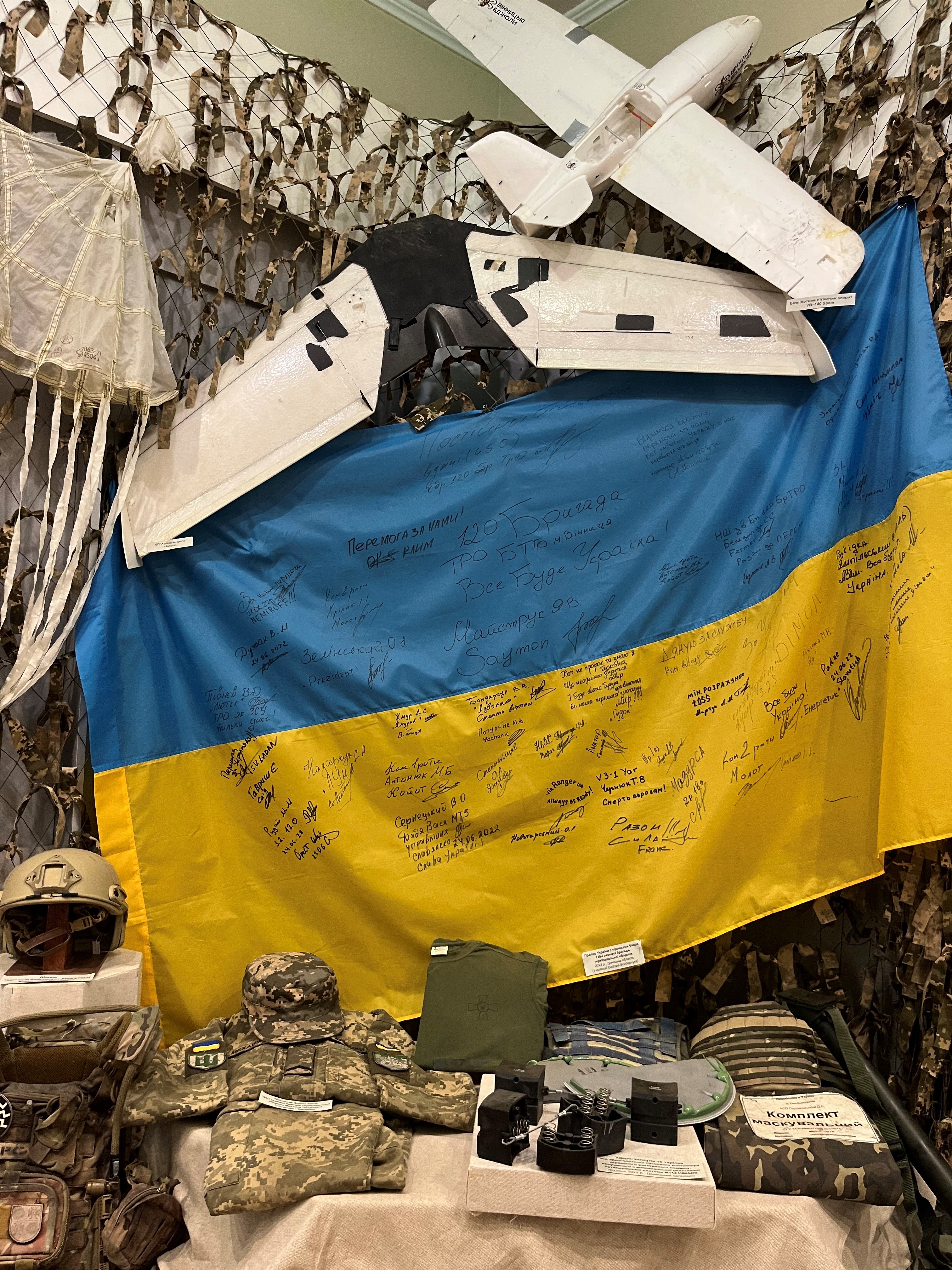 Tattered Ukrainian flag pictured among war-related rubble