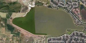 Lake McIntosh appears as a wide oval on this map. The trail closure appears as a dotted line from roughly 6 o'clock to 9 o'clock on the lake. 