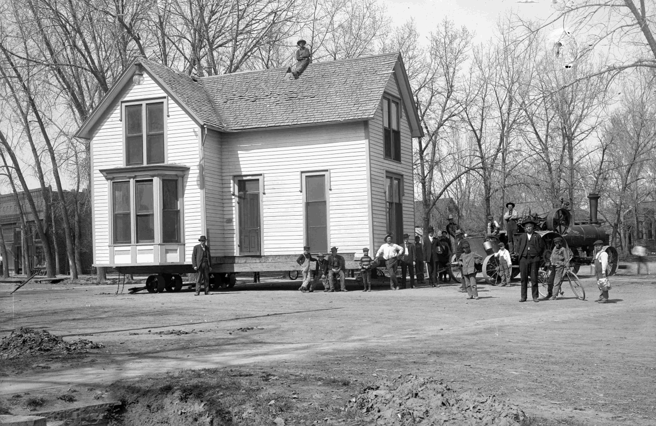 House being moved near 4th and Kimbark, c. 1890-1915