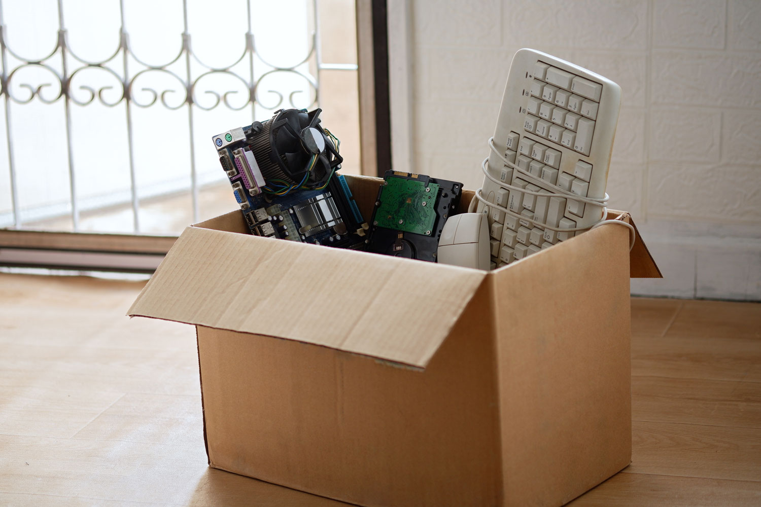A cardboard box with miscellaneous electronics.
